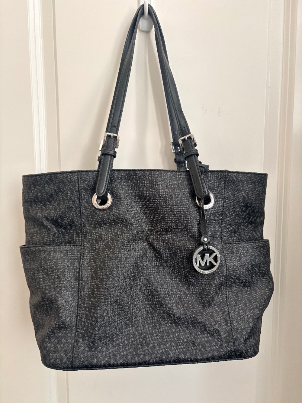 Michael Kors Bedford Medium Black Signature Zip Top Pocket Tote Handbag